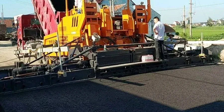 Bemessung flexibler Fahrbahnen in Hannover: CBR, Tragfähigkeit und Materialprüfung